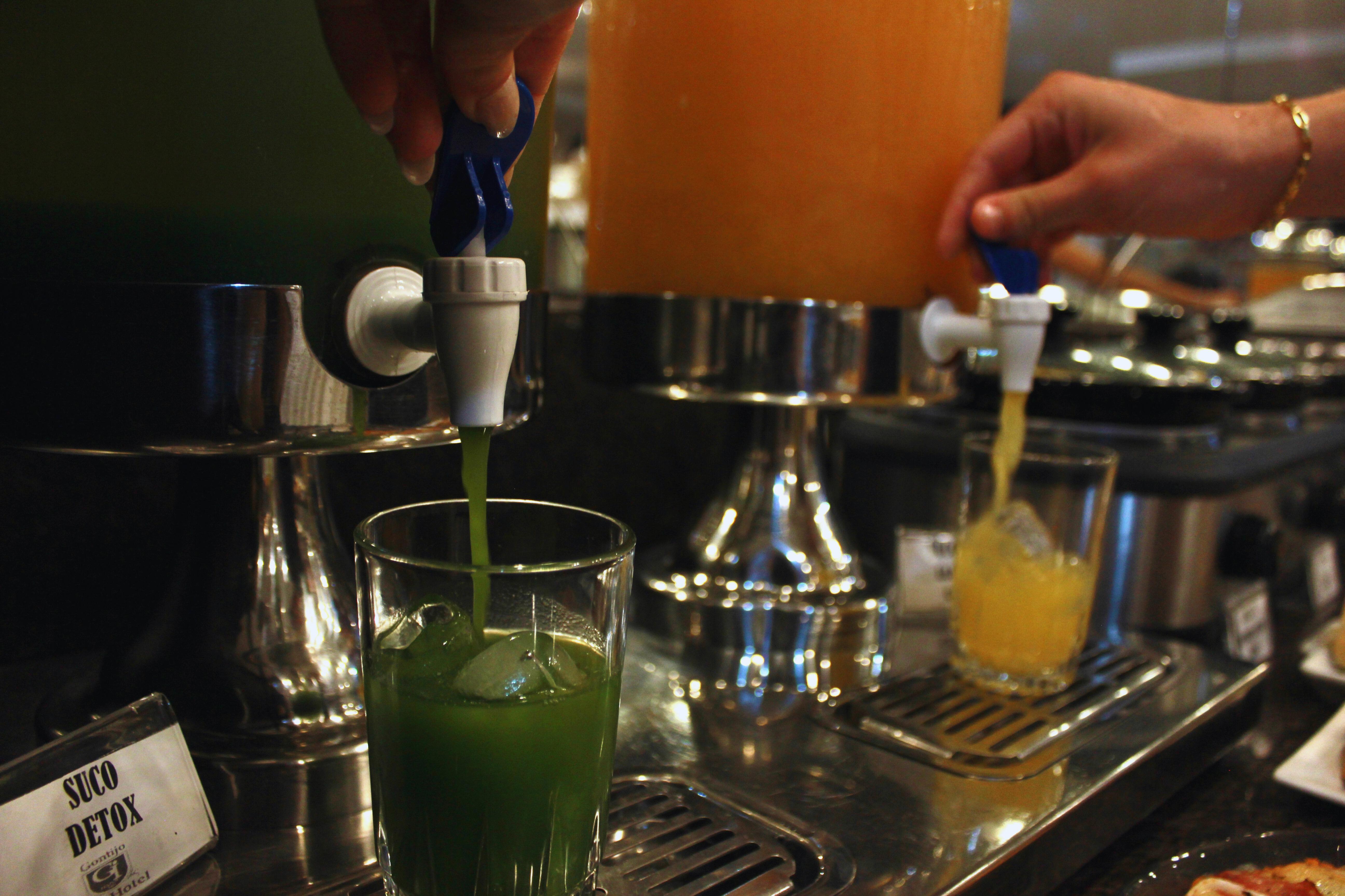 Gontijo Inn Hotel Itajuba  Exterior photo Wheatgrass juice being dispensed