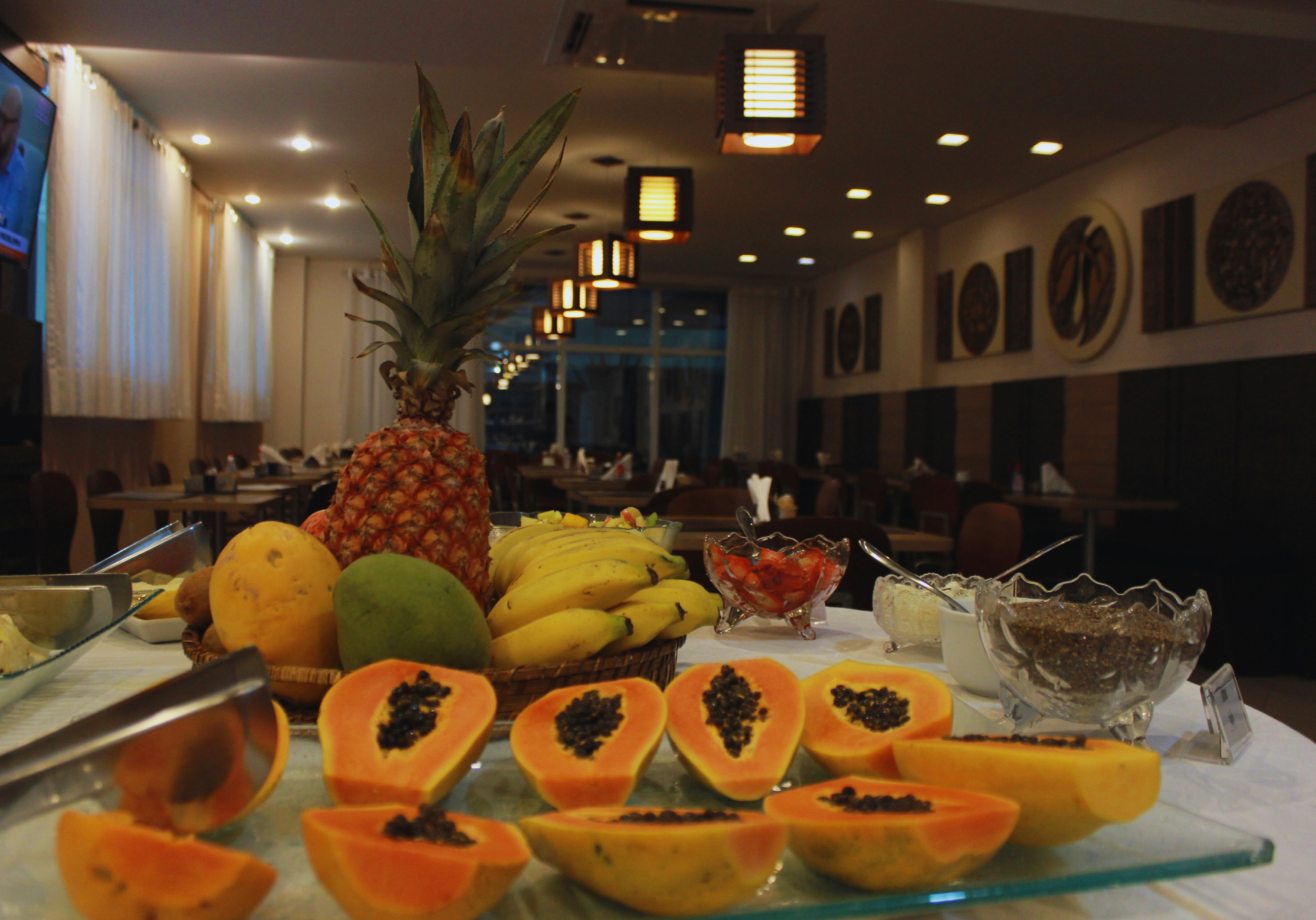 Gontijo Inn Hotel Itajuba  Exterior photo A fruit buffet