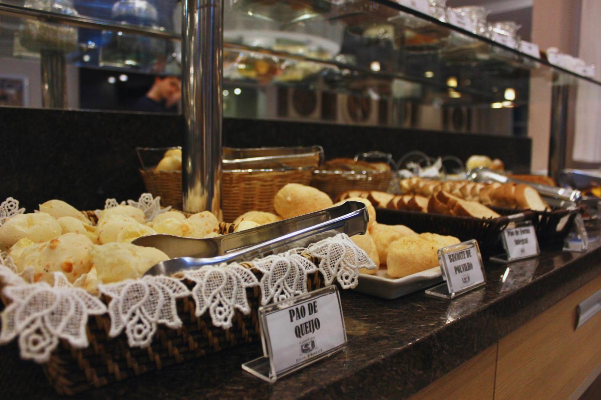 Gontijo Inn Hotel Itajuba  Exterior photo Pão de queijo at a buffet